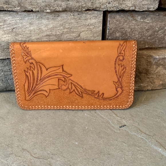 Hand tooled leather wallet. - Picture 1 of 5